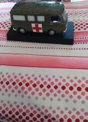 Macchinetta modellino in scala 1:43 di un'ambulanza Fiat 238 dell'Esercito Italiano, prodotto da Rio, marque: Rio, état: Très bon état, taille: Prématuré, jusqu'à 44cm, 5,00 €, 5,95 € Protection acheteurs incluse