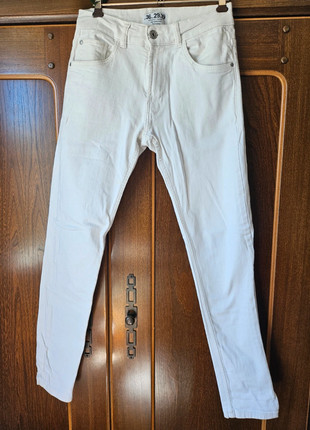 Jean blanc, marque: Bershka, état: Très bon état, taille: S / 36 / 8, 4,00 €, 4,90 € Protection acheteurs incluse
