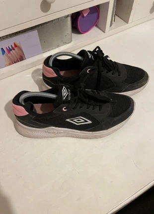 Chaussures de sport Umbro, brand: Umbro, condizioni: Buone, taglia: 37, €3.00, €3.85 include la Protezione acquisti
