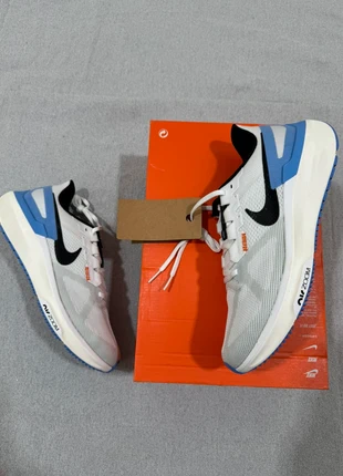 Nike Air Zoom Structure 25, marque: Nike, état: Neuf sans étiquette, taille: 43, 55,00 €, 58,45 € Protection acheteurs (Pro) incluse