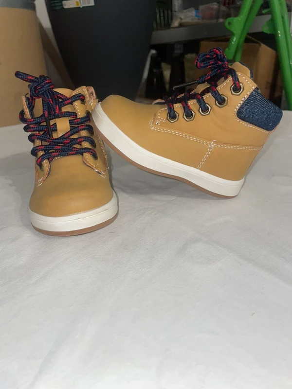 Chaussures pointure 19