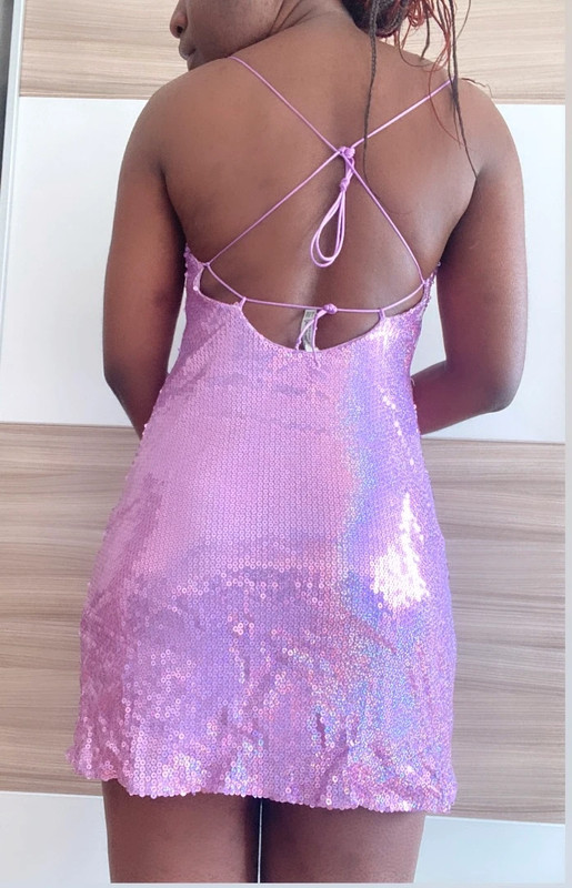 Vestido brillantina espalda abierta con cuerda  de Zara  2