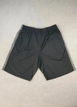Short de sport Umbro noir-gris | Taille M Homme, brand: Umbro, condizioni: Buone, taglia: M, €4.00, €4.90 include la Protezione acquisti Pro
