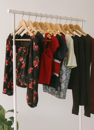 Bundel van diverse tops - 20 stuks - capsule wardrobe - staple / layering pieces, marque: diverse, état: Très bon état, taille: S / 36 / 8, 25,00 €, 26,95 € Protection acheteurs incluse