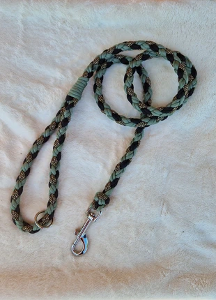 Guinzaglio in paracord 1.30mt, staat: Nieuw zonder prijskaartje, maat: Universele maat, € 16,50, € 18,03 inclusief Kopersbescherming