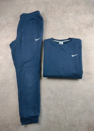 Ensemble pull ras le cou + jogging Nike solo swoosh brodé - M - bleu marine, merk: Nike, staat: Heel goed, maat: M, € 45,00, € 47,95 inclusief Kopersbescherming