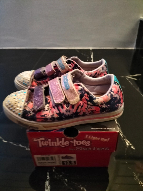 Sneakers Skechers con luci che sia accendono misura 31 Vinted