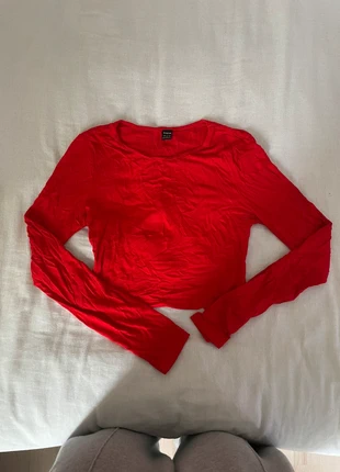 T-shirt dos nu rouge, merk: Shein, staat: Heel goed, maat: S / 36 / 8, € 2,00, € 2,80 inclusief Kopersbescherming