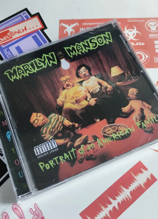 Obrázek k inzerátu: Marilyn Manson - Portrait Of An American Family