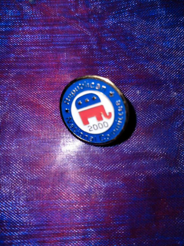 2000 National committee Republican pin 2