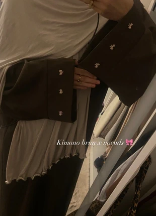 Kimono broder à la main, marca: Azrah Couture, estado: Novo com etiquetas, tamanho: Tamanho único, €23.95, €25.85 inclui Proteção do Comprador