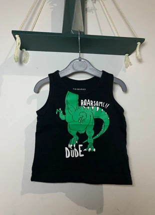 Camisola manga cava dinossauro, marca: Primark, estado: Muito bom, tamanho: 3-6 meses / 62 cm, €1.00, €1.75 inclui Proteção do Comprador