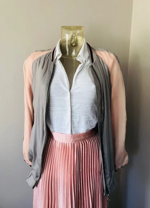 Très belle veste légère satinée longue gris et rose clair marque Zara, marque: Zara, état: Très bon état, taille: S / 36 / 8, 13,00 €, 14,35 € Protection acheteurs incluse