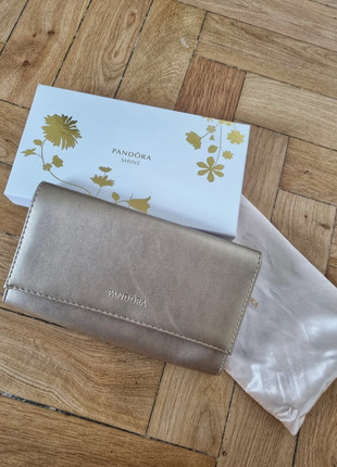 Pandora clearance shine clutch