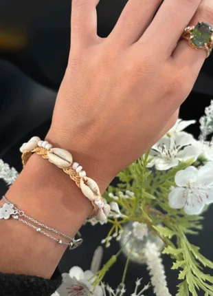 Bracelet perles et conques, merk: coquillage, staat: Heel goed, € 2,00, € 2,80 inclusief Kopersbescherming