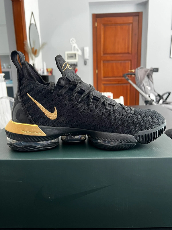 Nike LeBron 16 I m king