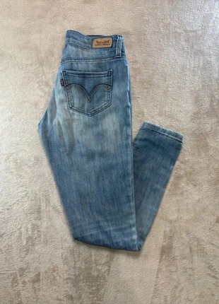 Jean Levi’s 711 Skinny Fit Bleu Clair Délavé Taille FR 36 (W26 L30) Très bon état 1035, marca: Levi's, estado: Muito bom, tamanho: S / 36 / 8, €13.00, €14.35 inclui Proteção do Comprador Pro