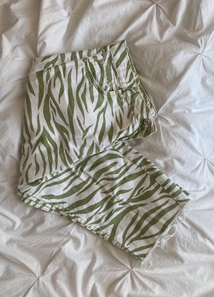 Jean zèbre avec bout effiloché, brand: Bershka, condition: Very good, size: L / 40 / 12, €7.00, €8.05 includes Buyer Protection