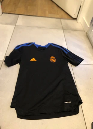 T-shirt, marke: adidas, zustand: Gut, größe: 10 Jahre / 140, 5,00 €, 5,95 € inklusive Vinted-Käuferschutz