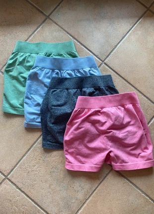 Set 4 pantaloncini per palestra - colori assortiti, marca: Shein, estado: Novo sem etiquetas, tamanho: M / 38 / 10, €15.00, €16.45 inclui Proteção do Comprador