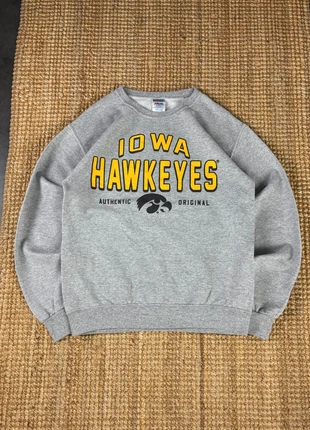 Sweat Crewneck Gris Floqué IOWA Hawkeyes Vintage Taille S, marke: Vintage Dressing, zustand: Sehr gut, größe: S, 15,00 €, 16,45 € beinhaltet Vinted-Käuferschutz Pro