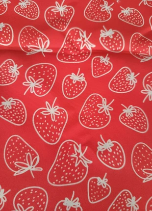 Tissu fraises, marque: Couture, état: Très bon état, 3,00 €, 3,85 € Protection acheteurs (Pro) incluse