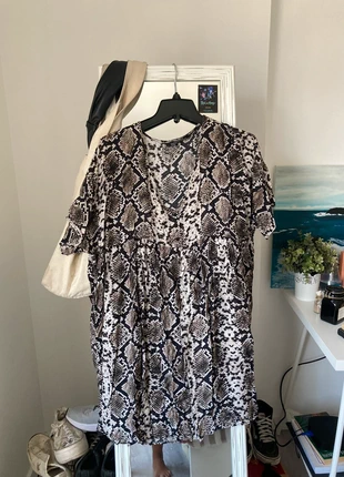snake printed midi dress, merk: Zara, staat: Goed, maat: L / 40 / 12, € 3,00, € 3,85 inclusief Kopersbescherming