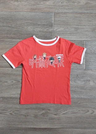 Kort rood shirt, merk: Jujutsu Kaisen, staat: Heel goed, maat: XS / 34 / 6, € 2,25, € 3,06 inclusief Kopersbescherming