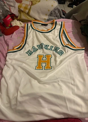 Maglia basket hawkins stranger things, marca: Stranger Things, estado: Muy bueno, tamaño: XL, 10,00 €, 11,20 € Protección al comprador incluida