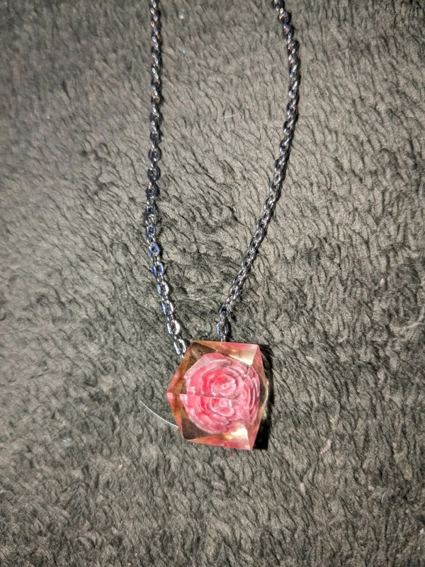 Cubed flower necklace 1