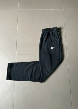 Jogging Nike noir taille M, marque: Nike, état: Très bon état, taille: M, 20,00 €, 21,70 € Protection acheteurs incluse