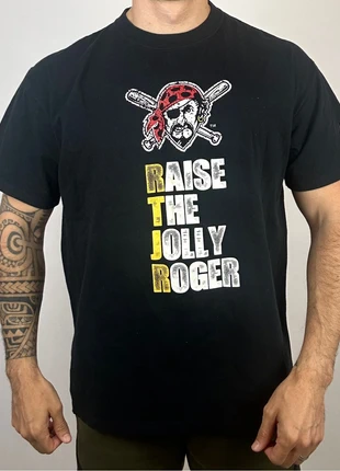 T-shirt print pirate « raise the Jolly Roger »noir, 100%coton, taille L, marke: sans, zustand: Sehr gut, größe: L, 7,99 €, 9,09 € inklusive Vinted-Käuferschutz