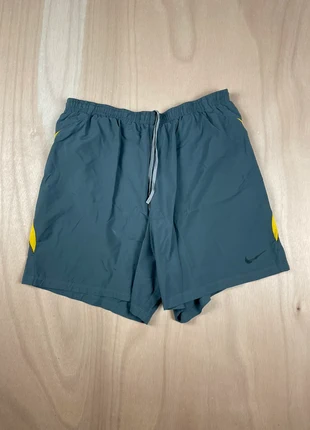 Short de sport Nike gris dry-fit logo brodé taille S, brand: Nike, condizioni: Ottime, taglia: S, €6.50, €7.53 include la Protezione acquisti Pro