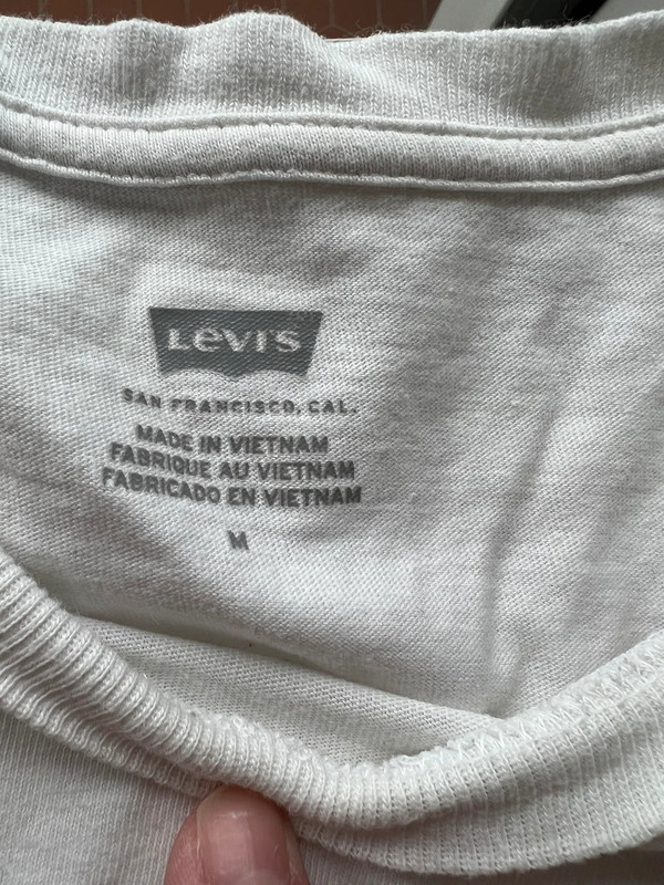 Lot de 2 Tee-shirts fille M Ikks et Levi’s 3