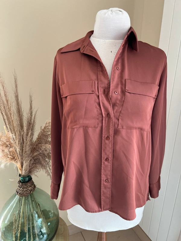 chemise en satin mange marron taille s | Vinted