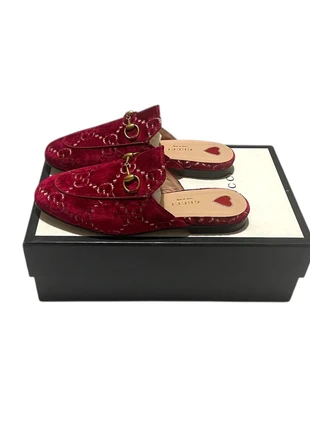 Mules Princetown Gucci Rouge Taille 35.5 Femme, marke: Gucci, zustand: Neu, mit Etikett, größe: 35.5, 300,00 €, 315,70 € inklusive Vinted-Käuferschutz