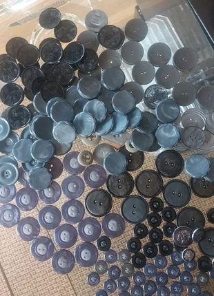 Lote 185 botones vintage, merk: Vintage, staat: Nieuw zonder prijskaartje, € 8,00, € 9,10 inclusief Kopersbescherming