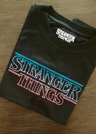 T-shirt Stranger Things Netflix Pull&Bear, marca: Pull & Bear, estado: Muy bueno, tamaño: S / 36 / 8, 5,00 €, 5,95 € Protección al comprador incluida