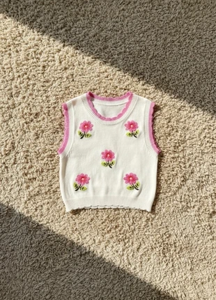Pull sans manches blanc à fleurs roses brodées 🌸, marca: Maison Althéa, estado: Muito bom, tamanho: S / 36 / 8, €29.99, €32.19 inclui Proteção do Comprador