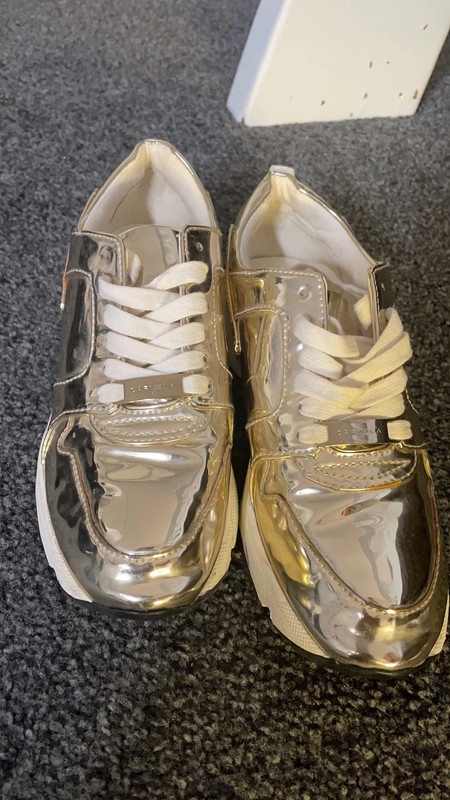 Carvella Kurt Geiger lacrosse gold trainers Vinted