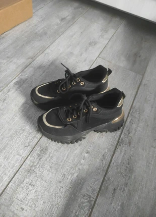 Zwarte originele sneakerss, marque: Primark, état: Très bon état, taille: 37, 8,00 €, 9,10 € Protection acheteurs incluse