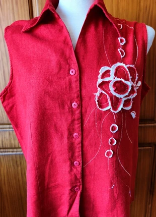 Stunning,Red sleeveless top with applique flower design-size 50, état: Très bon état, taille: 5XL / 50 / 22, 3,00 €, 3,85 € Protection acheteurs incluse