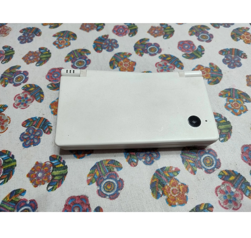 Nintendo DSi bianco da riparare o per ricambi 1