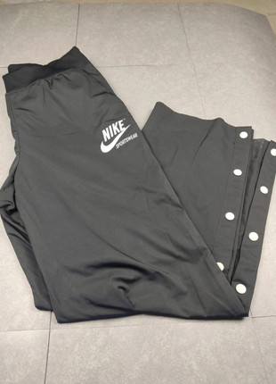 Pantalon bas de survêtement Nike a pression vintage taille M, marque: Nike, état: Très bon état, taille: M, 25,00 €, 26,95 € Protection acheteurs (Pro) incluse