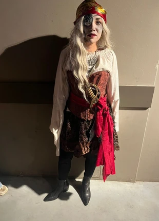 Piraten outfit Halloween Carnaval maat S, merk: Outfit, staat: Heel goed, maat: S / 36 / 8, € 55,00, € 58,45 inclusief Kopersbescherming