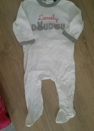 Pyjama leger kiabi T6mois , brand: Kiabi, condizioni: Ottime, taglia: 3-6 mesi / 62 cm, €2.00, €2.80 include la Protezione acquisti