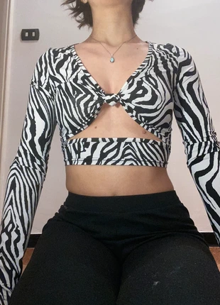 Top manica lunga , brand: Shein, condition: Very good, size: XS / 34 / 6, €4.00, €4.90 includes Buyer Protection