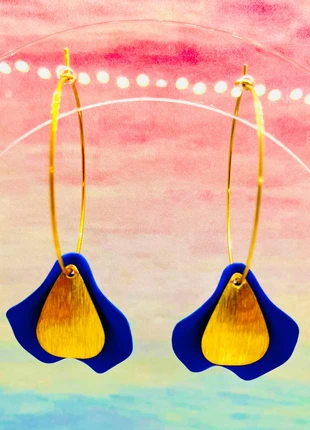 Boucles d’oreilles dorées Pétales bleu, état: Très bon état, 7,00 €, 8,05 € Protection acheteurs incluse