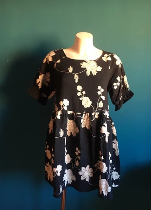 Pretty smock dress with white floral embroidery, marca: Dahlia, estado: Muy bueno, tamaño: S / 36 / 8, 10,00 €, 11,20 € Protección al comprador incluida