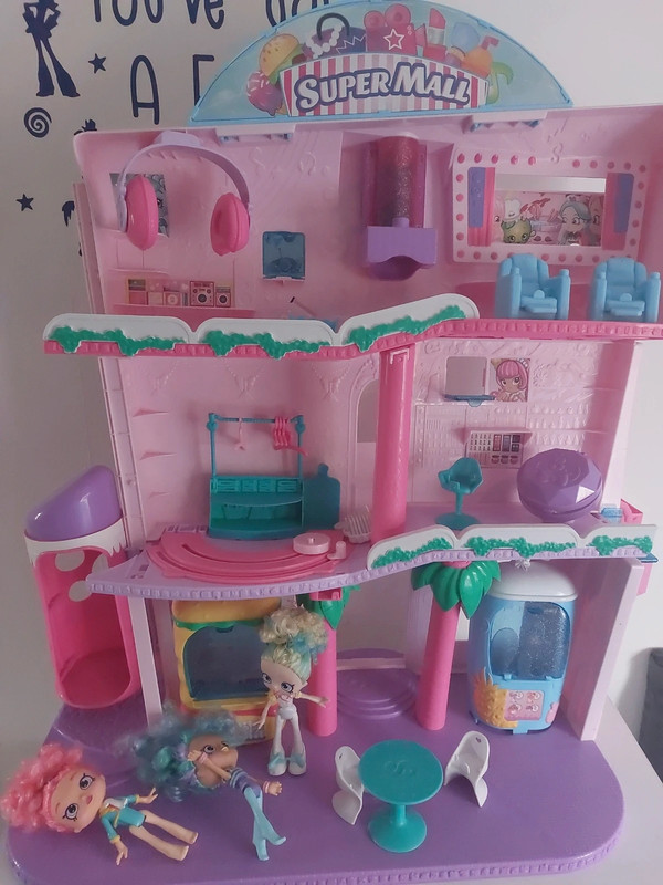 Shopkins super deals mall playset